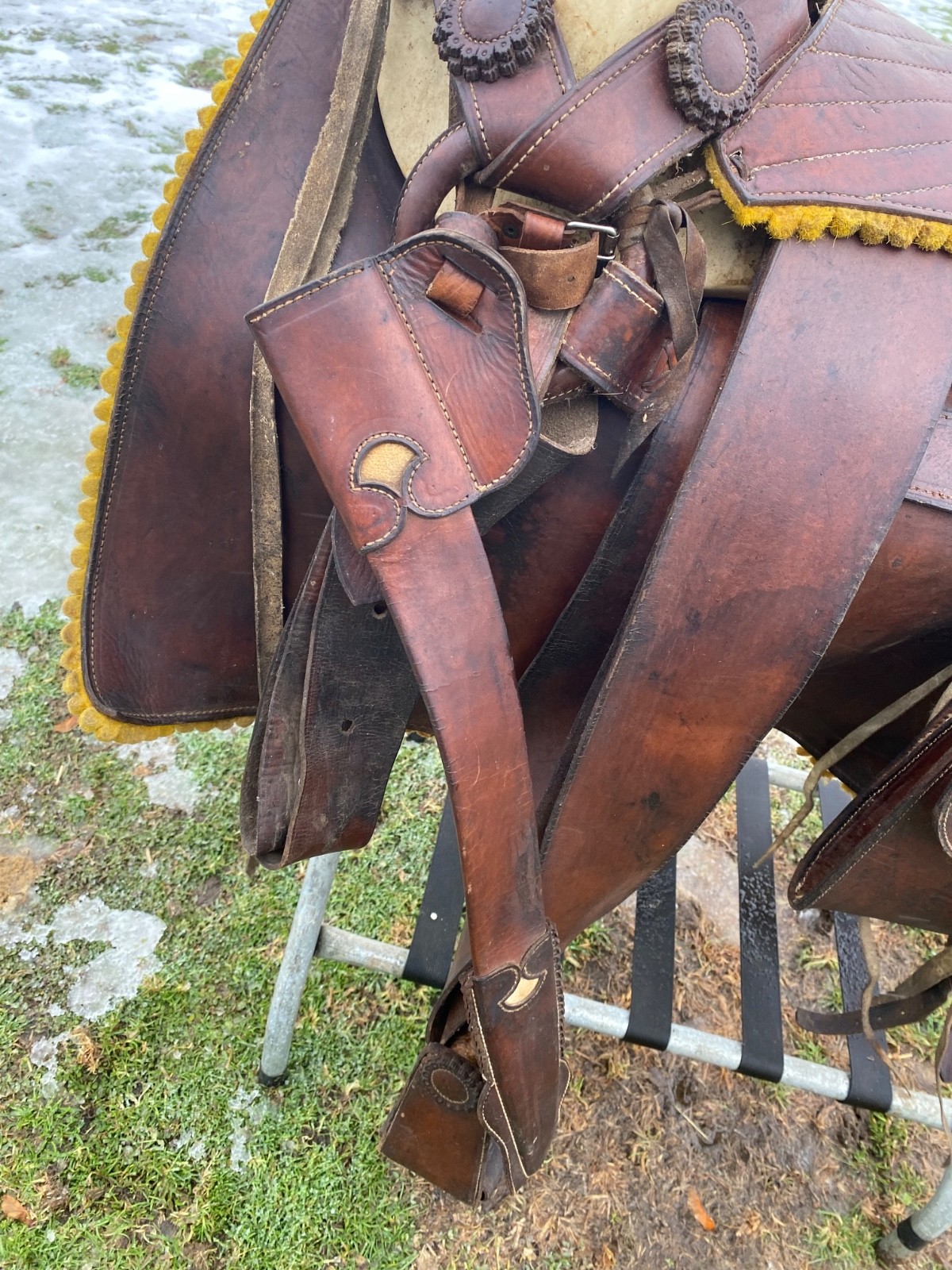 Vintage/Antique Galindo 14” Mexican vaquero saddle w/saddle bags, sword scabbard