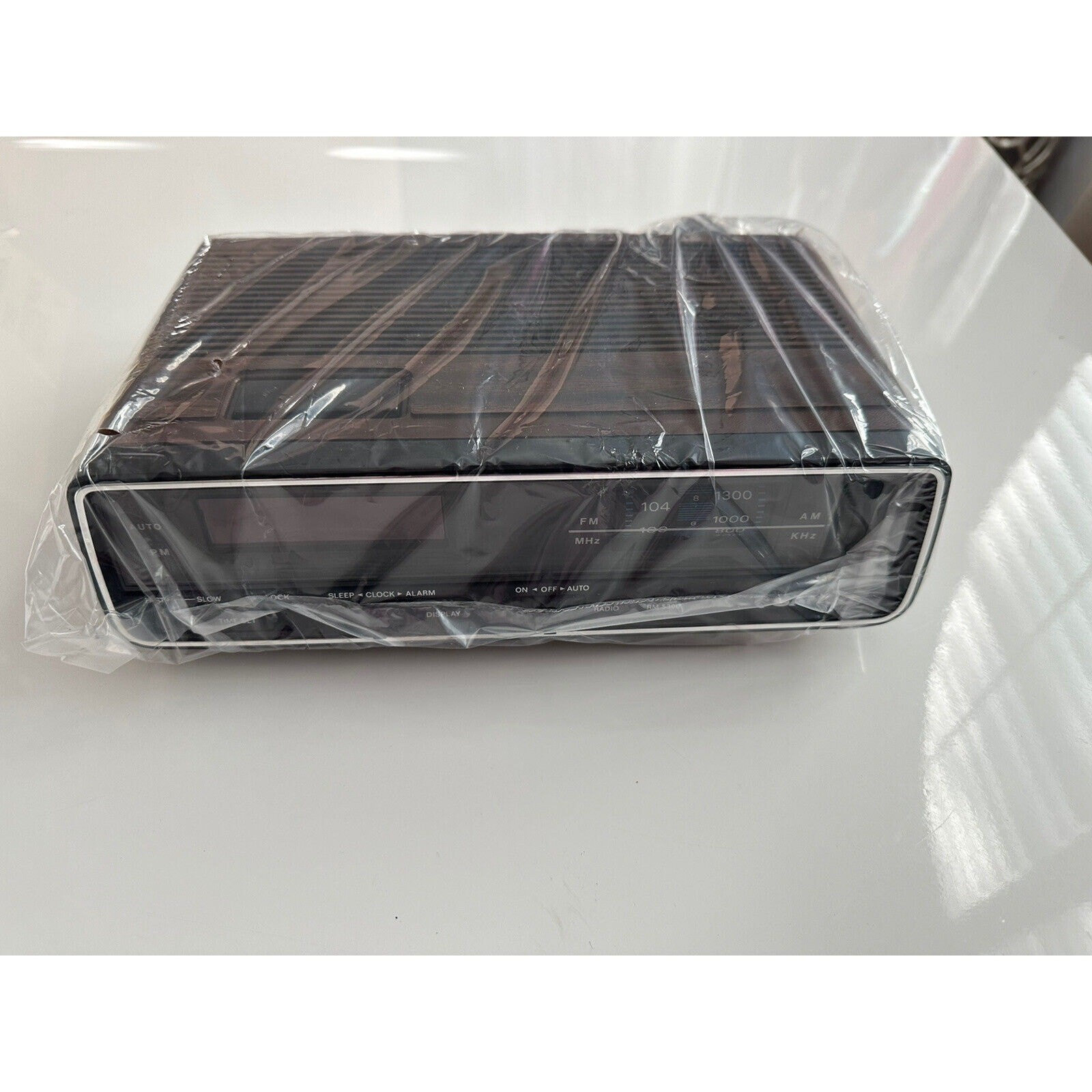 VINTAGE *NEW* 1980's Sanyo RM 5300 Walnut LED Alarm Clock Radio