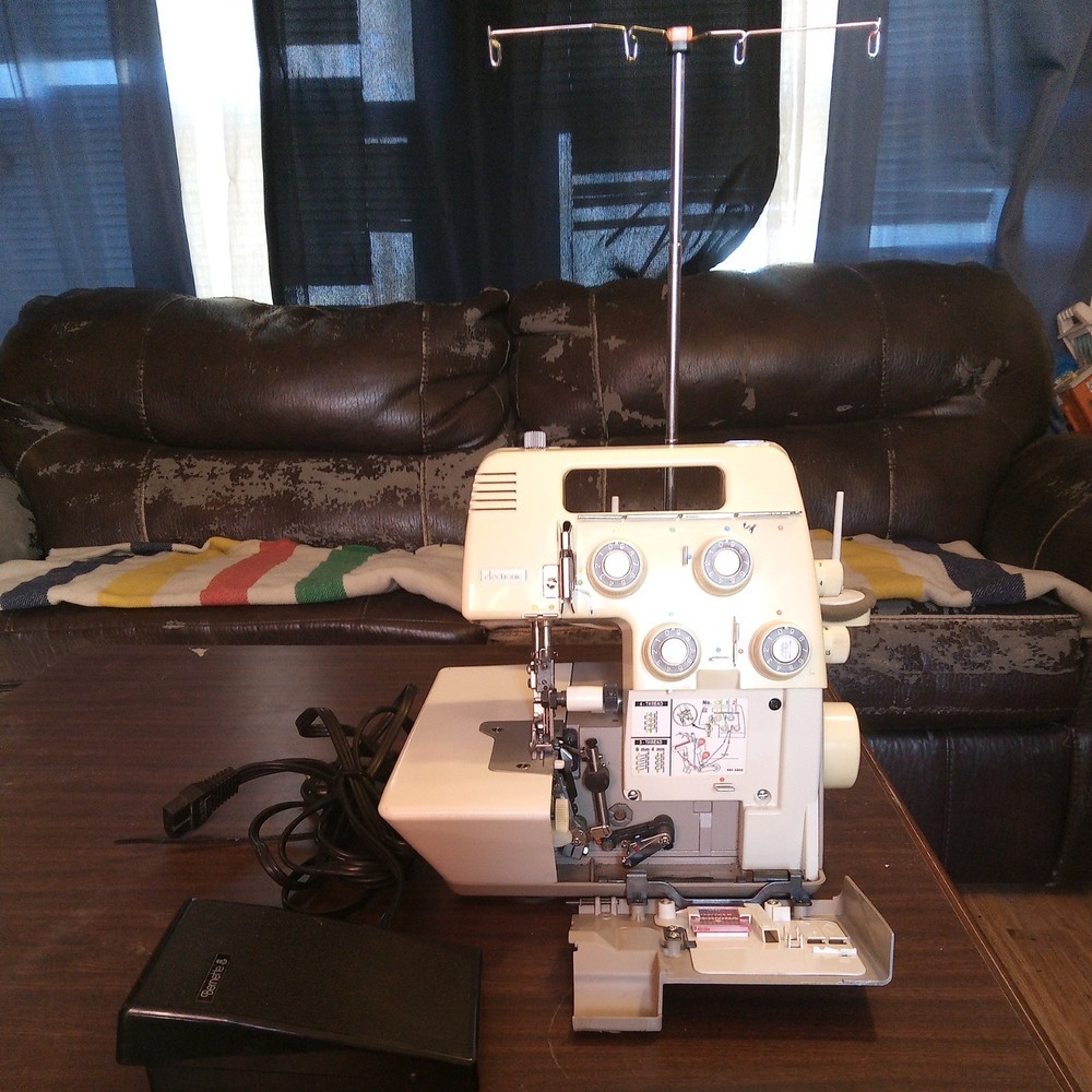 Bernina Bernette 334D Serger Overlock Electronic Sewing Machine *TESTED & WORKS*