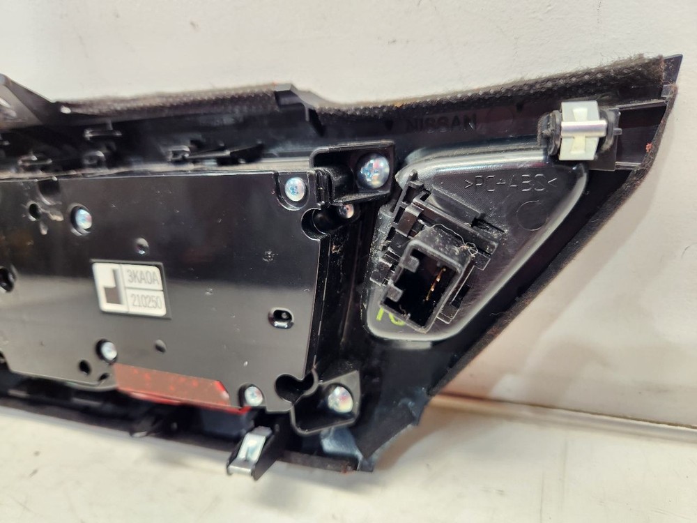 2013-16 Nissan Pathfinder Dash Screen Controls W/O Navigation