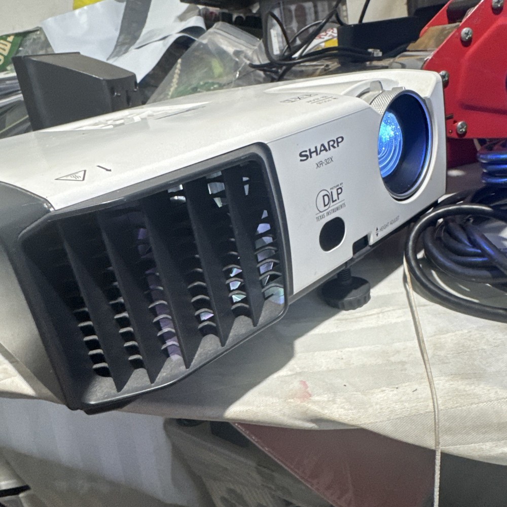 Sharp XR-32X DLP Multimedia Notevision Projector bundle TESTED