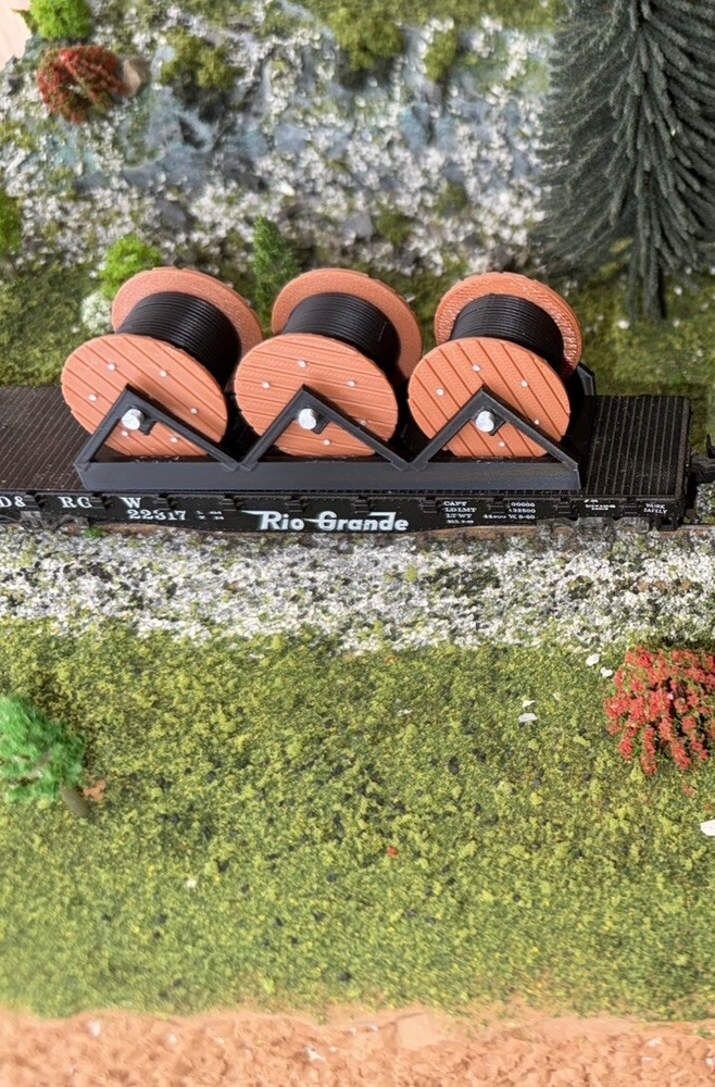 1:87 HO Scale Black Wire Spool Load/Decor