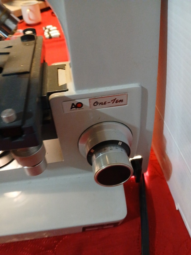 AO MicroStar One-Ten Illuminator 1130 Microscope 4 OBJECTIVES