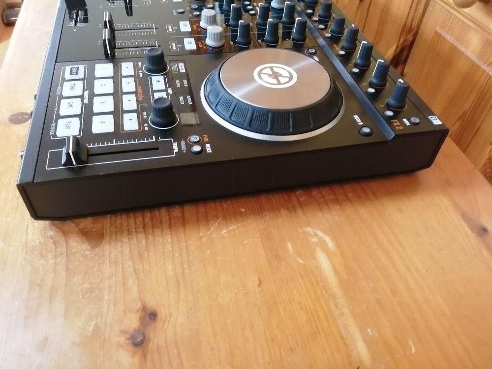 Native Instruments Traktor Kontrol S4 MK2  Pro DJ Controller 4-Deck PCDJ S4MK2