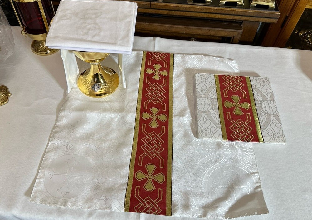 WHITE CHALICE VEIL AND BURSE SET