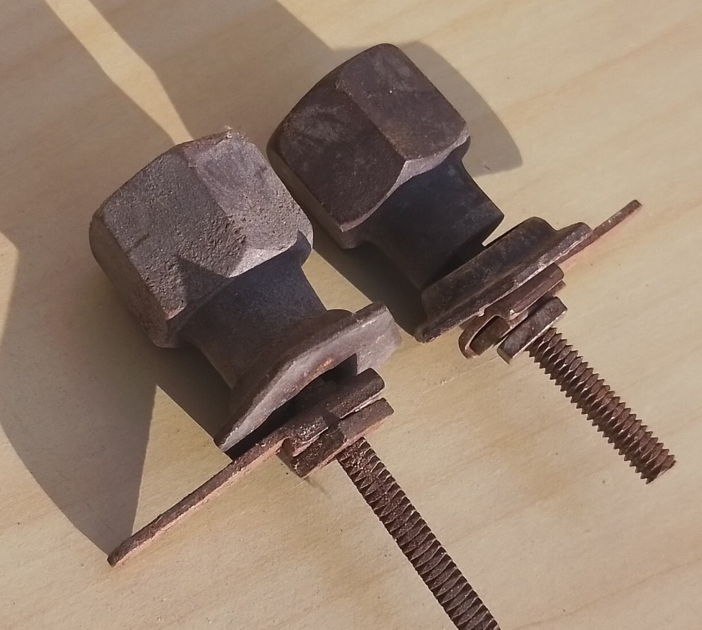 Vintage Old Antique Bakelite Olde Screw Thread Handles Pair Turning Knobs 2