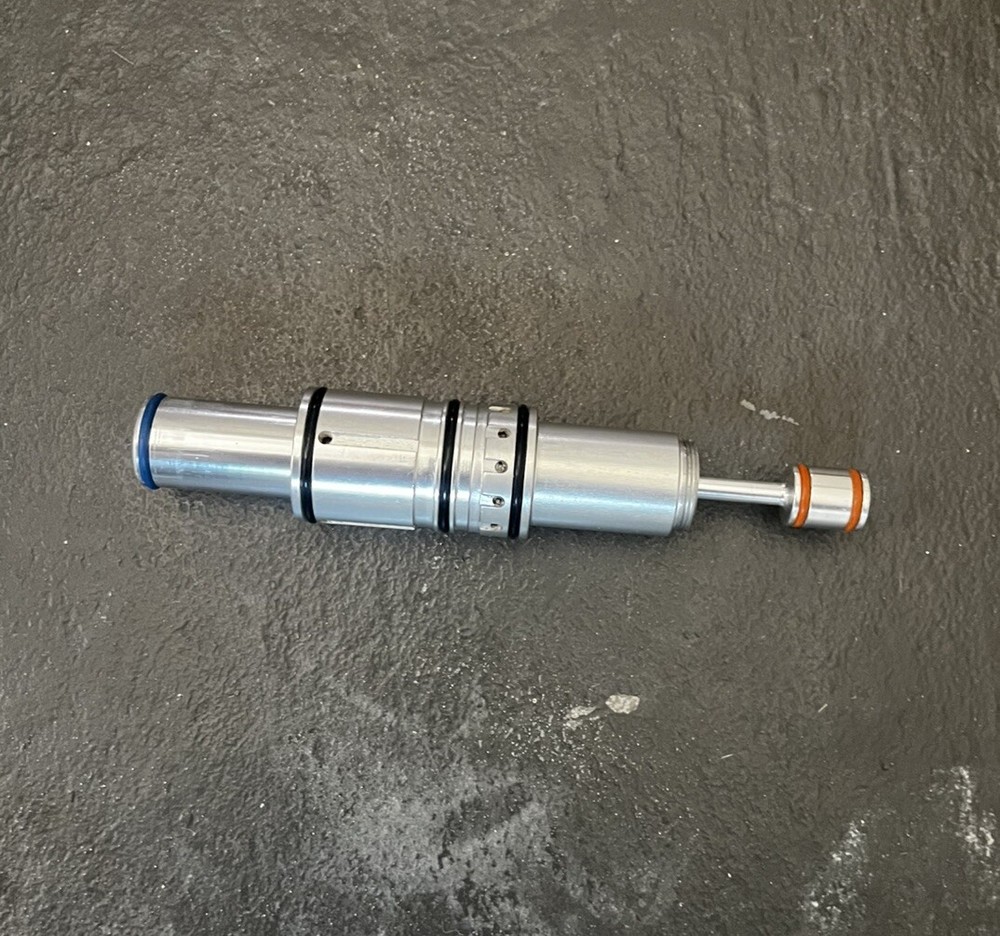 Dye DM10 Bolt Assembly