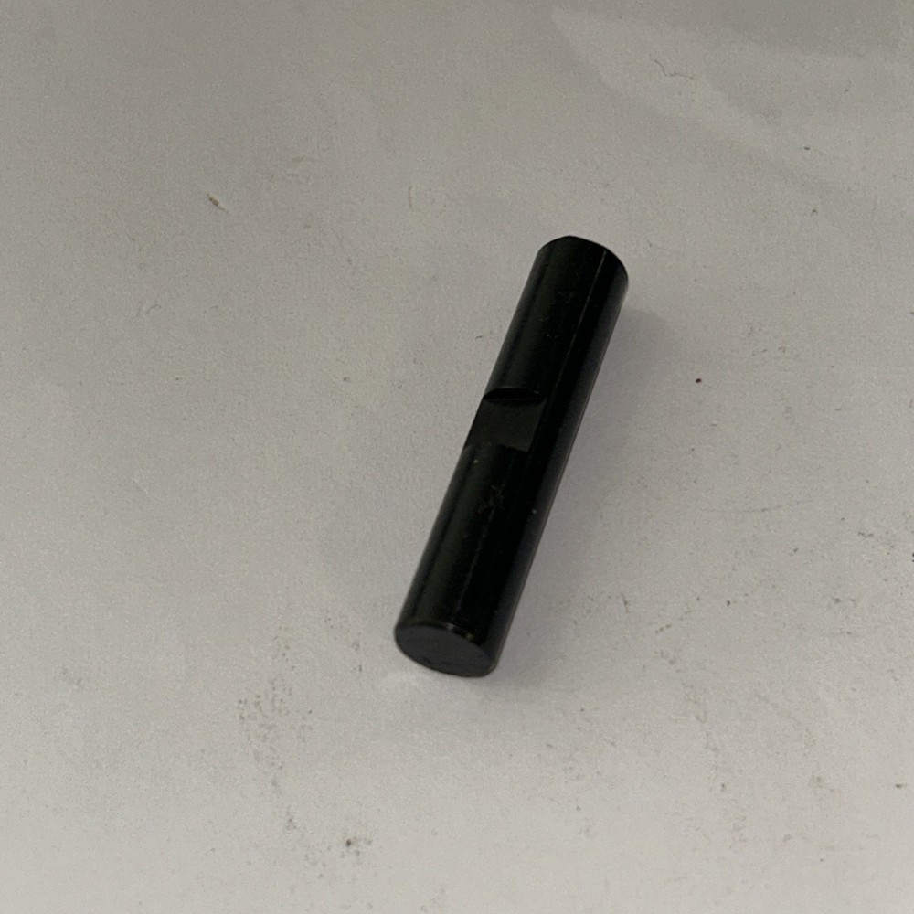 990163 Shaft, Pivot