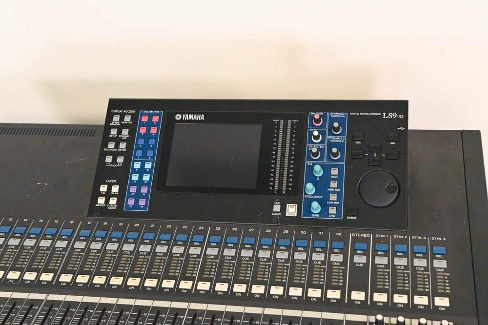 Yamaha LS9-32 32-Input Digital Mixing Console CG01WVS