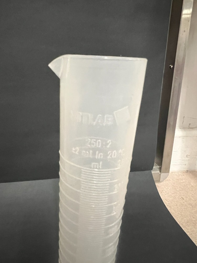 Vitlab Polypropylene 250:2 Graduated Cylinder