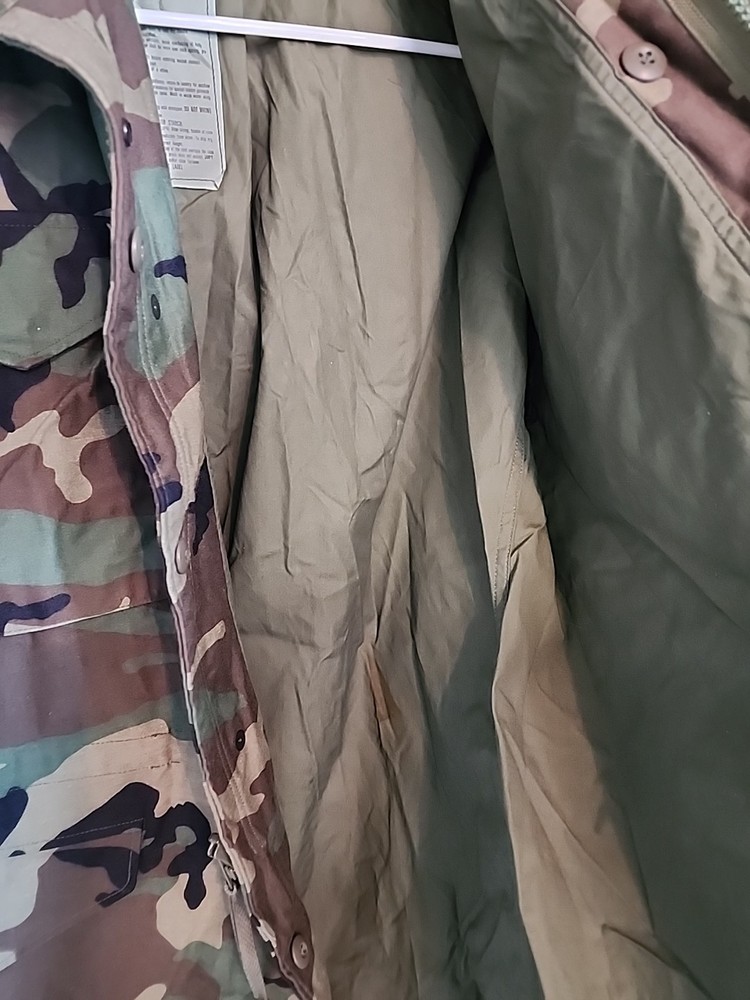 MILITARY ISSUE COLD WEATHER FIELD COAT in CAMOUFLAGE PATTERN~Medium Regular~ EUC
