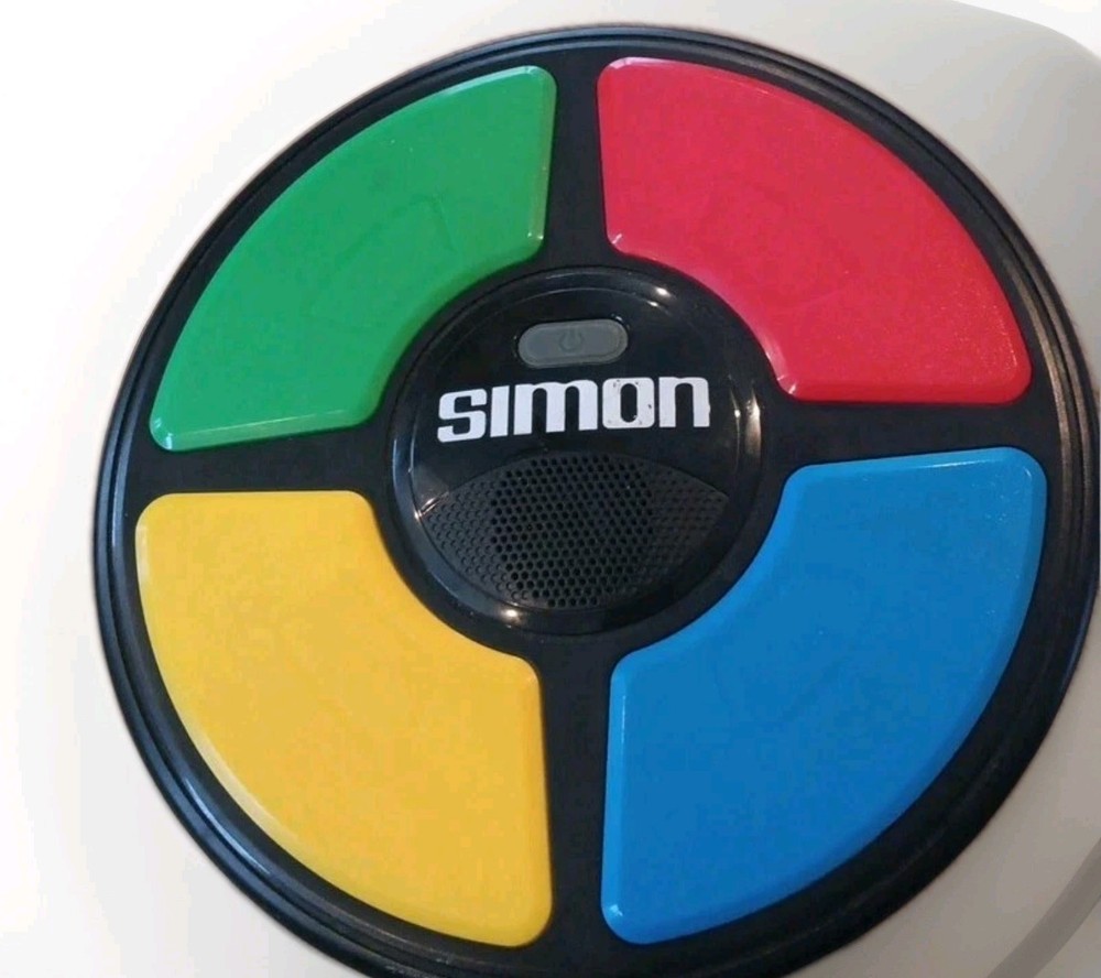 Simon Says Electronic Game 2015 Classic Toy Tested Hasbro