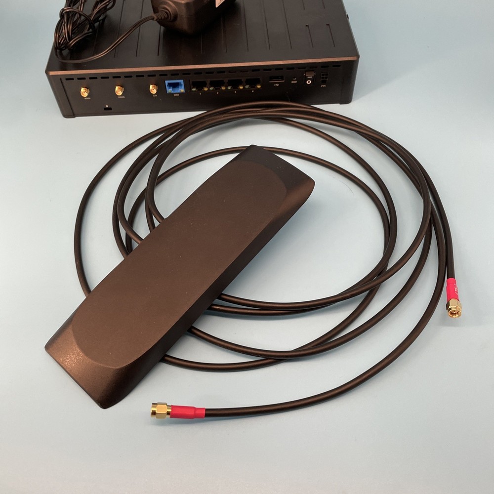 Ericsson Cradlepoint E100 Series Enterprise Router + Antenna