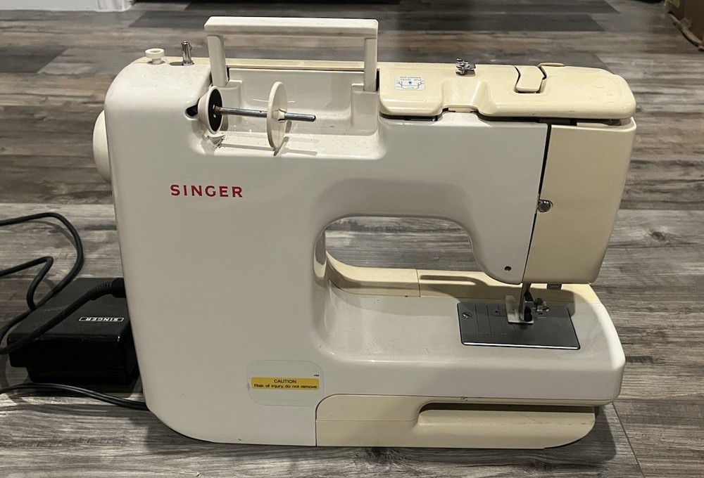 Singer Quantum XL-1 Computerized Sewing Embroidery Machine w/ Pedal