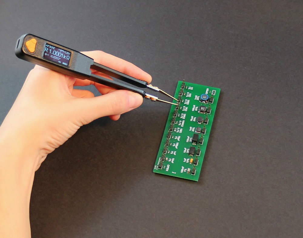 LCR Research Pro1 Plus LCR meter with Precise Test Tips / Link1 PC Connectivity