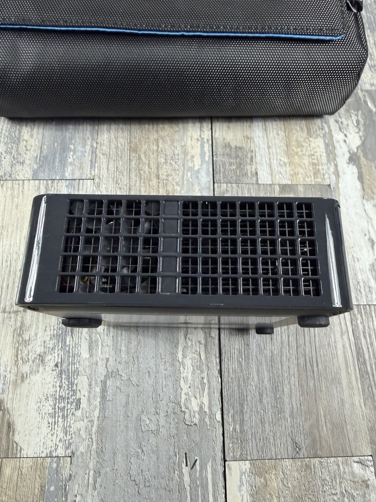 Dell M115HD LED DLP Mini Mobile Projector Bundle