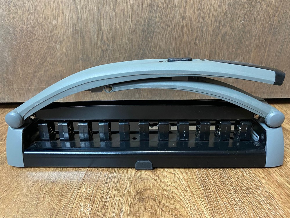 Staples ARC 11-Hole Desktop Paper Punch for DiscBound Notebook System