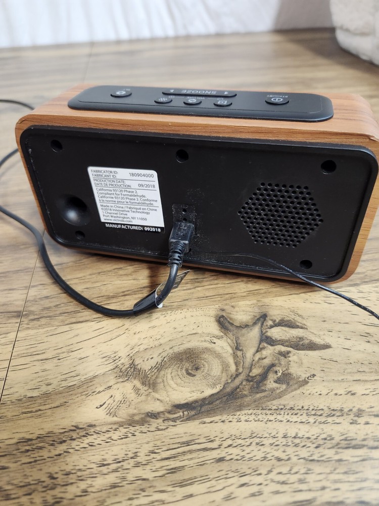 Victrola Vc-250 Bedside Clock Radio