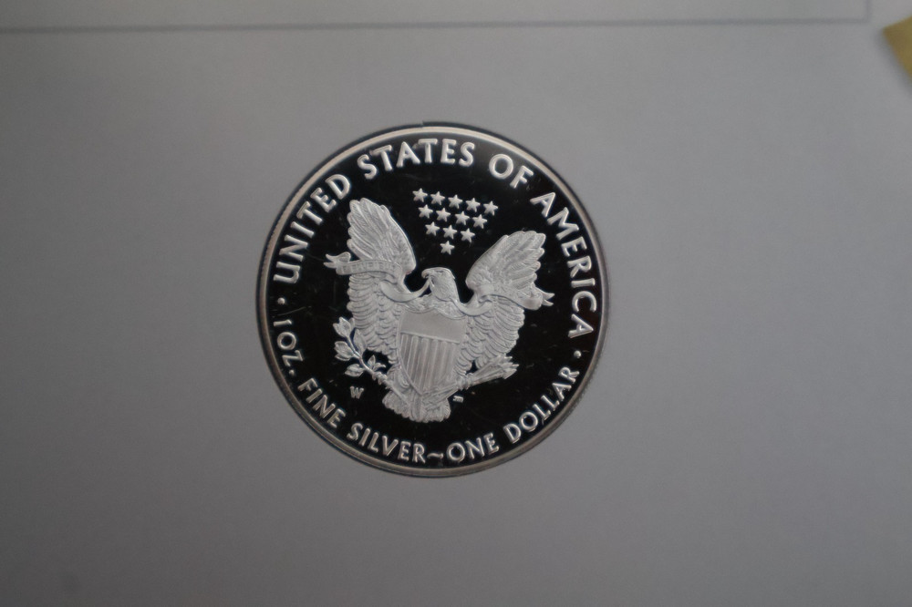 2018 W PROOF SILVER EAGLE CONGRATULATIONS SET 18RF - Holder scratches