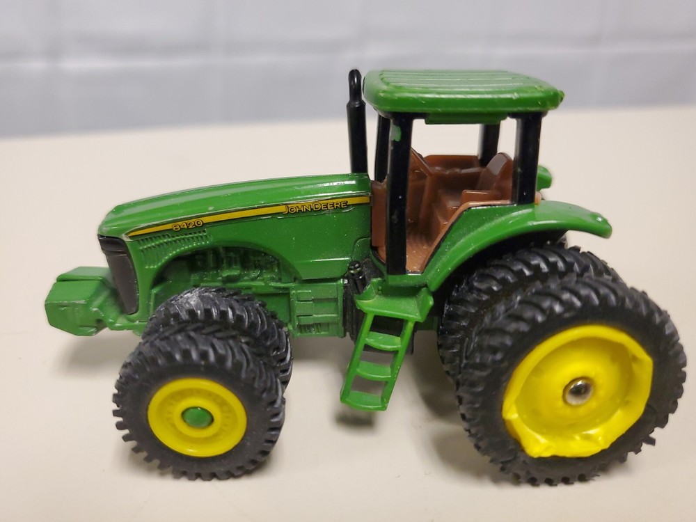 1/64th Scale John Deere Modern Cab Tractor Die-Cast