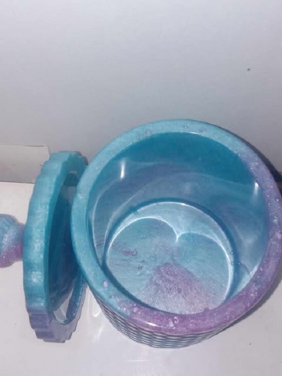 CONTAINER WITH LID #2 POURED FROM RESIN