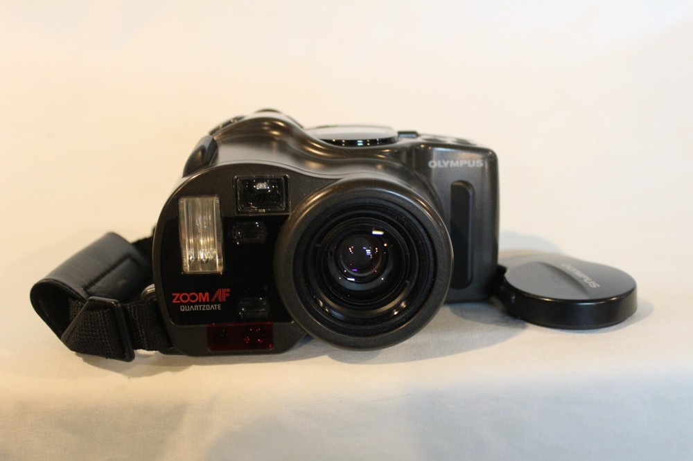 OLYMPUS Infinity SuperZoom 330 - 35mm 38-105mm camera - UNTESTED with case