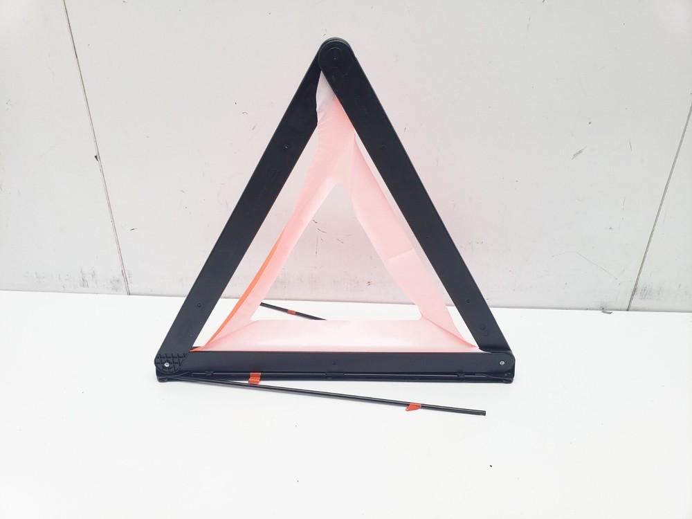 BMW Z4 E89 HAZARD WARNING TRIANGLE 2013 6770487
