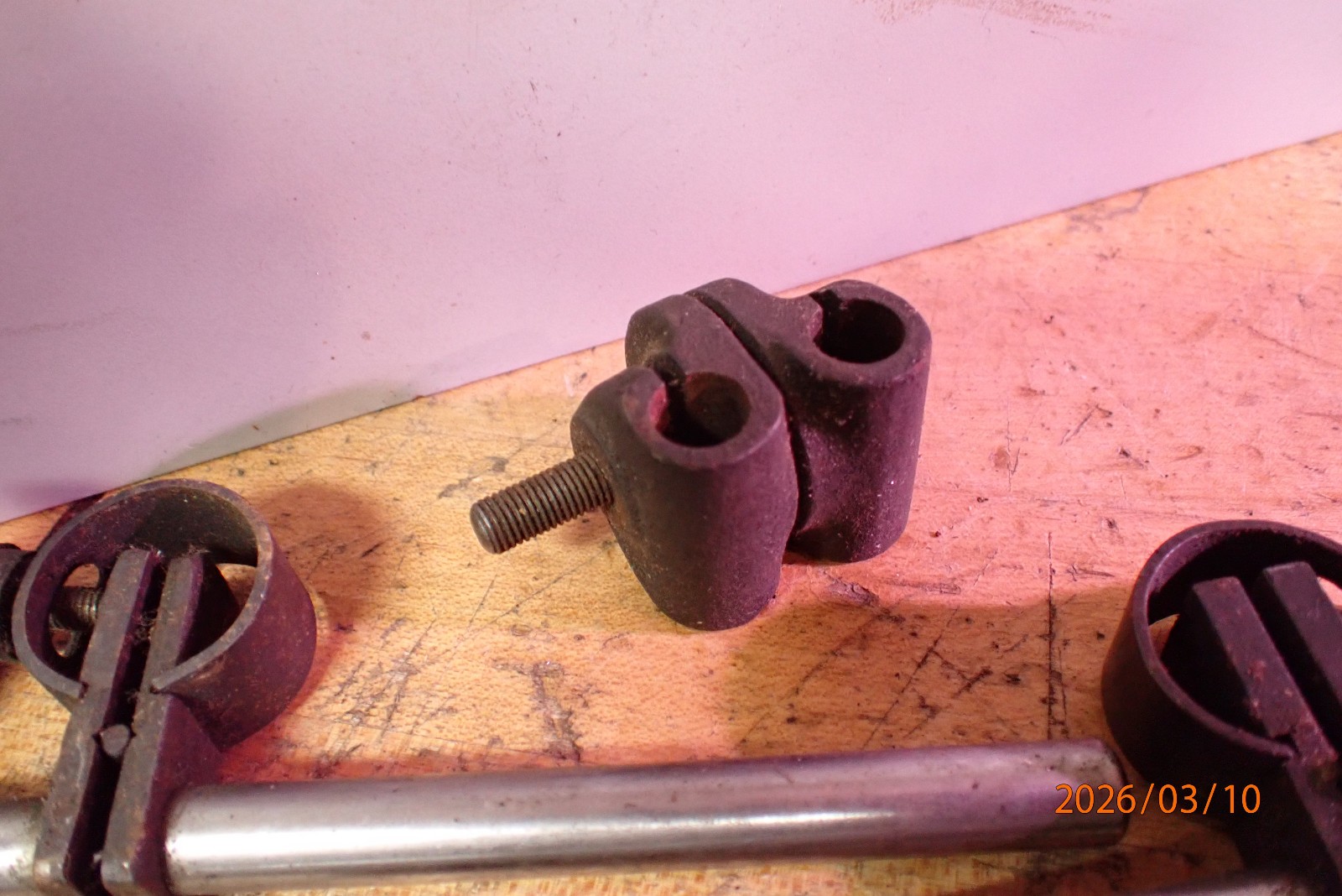 PILE OF BROWN AND SHARPE STARRETT OTHER DIAL INDICATOR ARMS SWIVEL BRACKETS PART