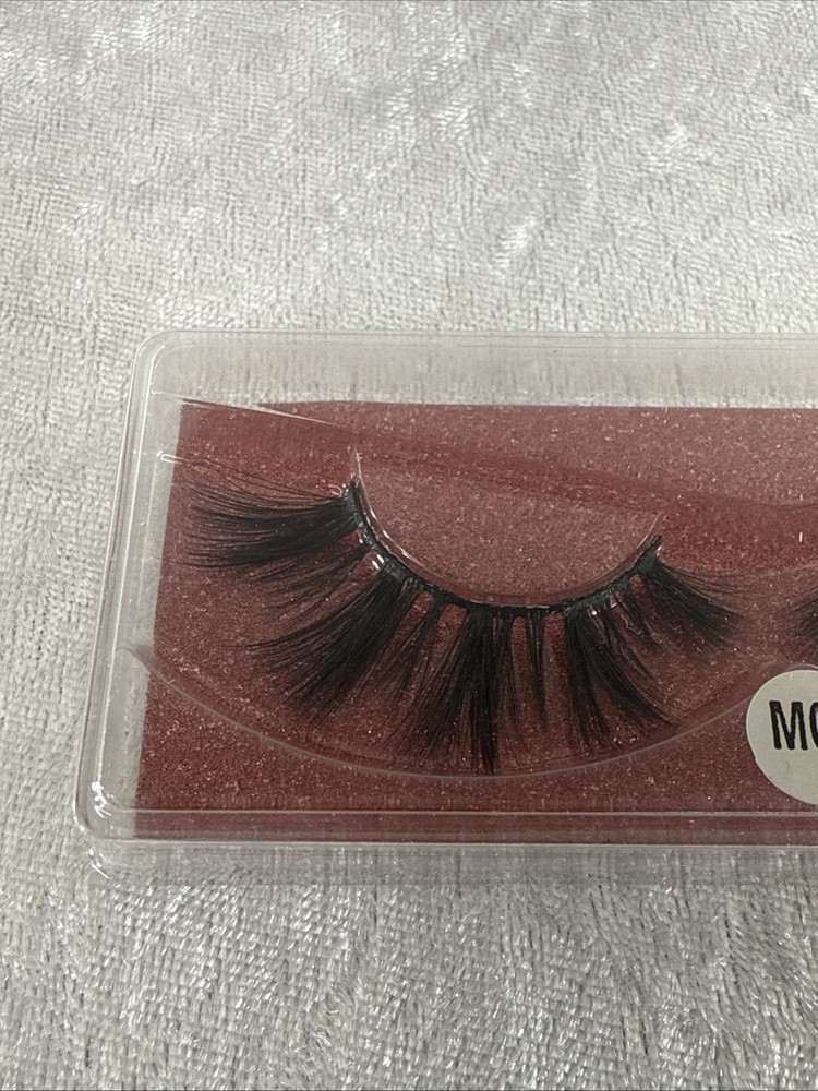 false eyelashes #M06
