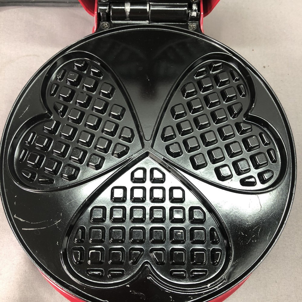 SENSIO HEART SHAPED WAFFLE MAKER MAKES 3 WAFFLES NON-STICK PREOWNED WORKING