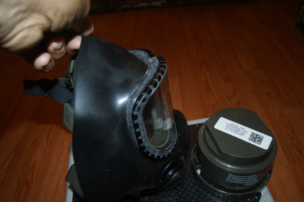 M40 SERIES GAS MASK MEDIUM -LARGE SIZE