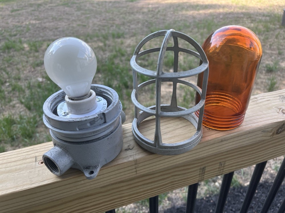 APPLETON FORM 100 EXPLOSION PROOF LIGHT W/ CAGE And GLOBE AMBER COLOR. Untested