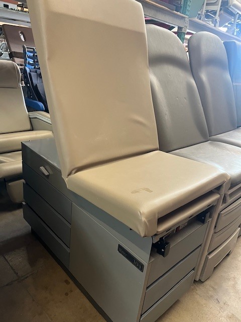 Midmark 104 Exam Table
