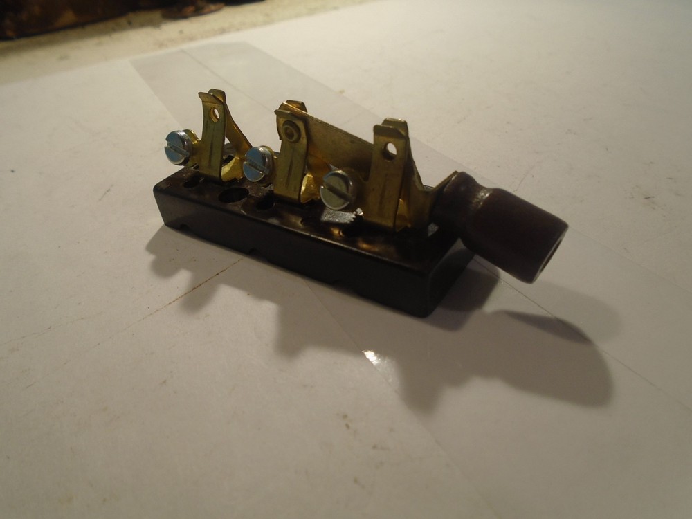 SINGLE POSITION KNIFE SINGLE POLE LOW VOLTAGE SWITCH 5-214-2-5