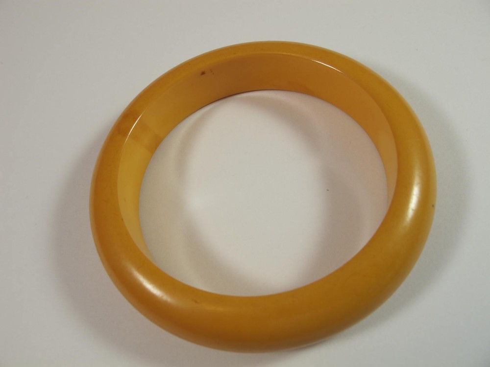 light butterscotch tested bakelite bangle bracelet