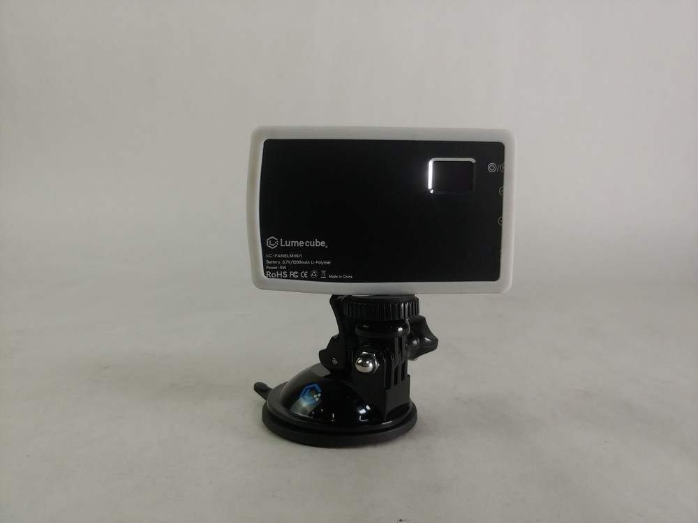 Lumecube LC-PANELMINI1 Smart LED Light and diffuser.