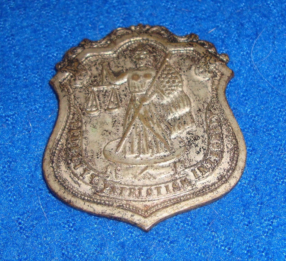 Vintage 1907 Pin Badge