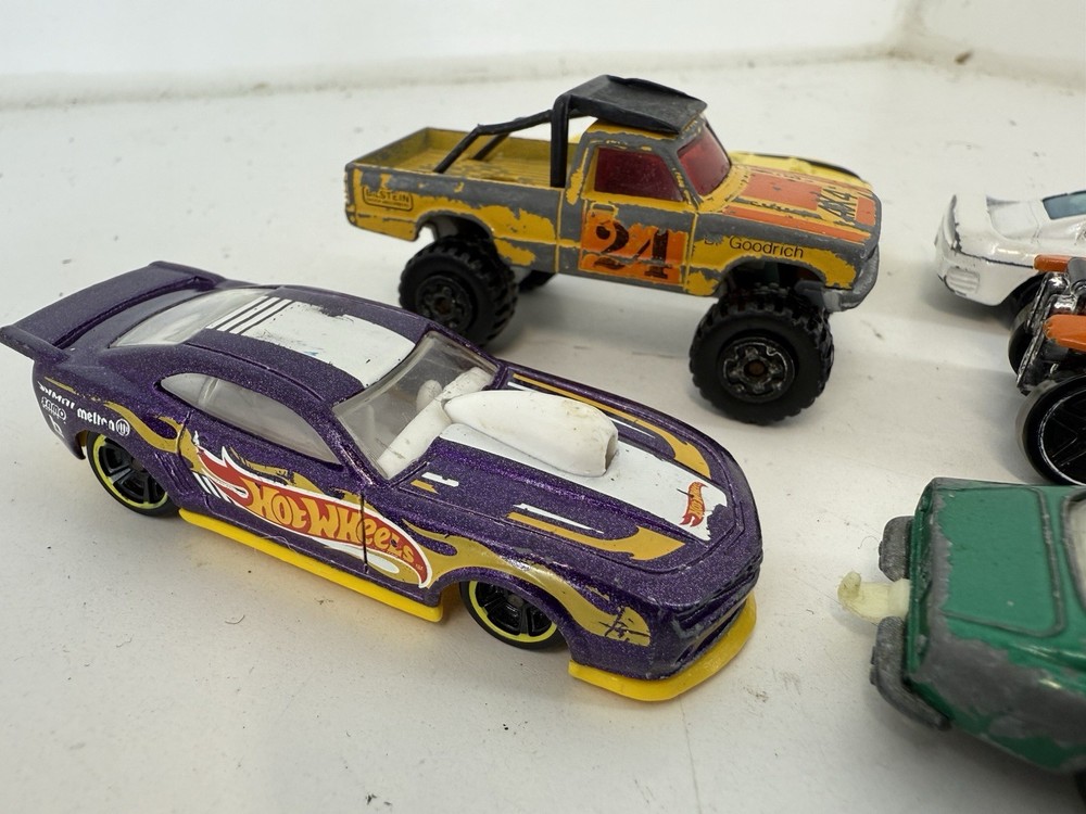 Lot Hotwheeels and Hatchbox Misc.