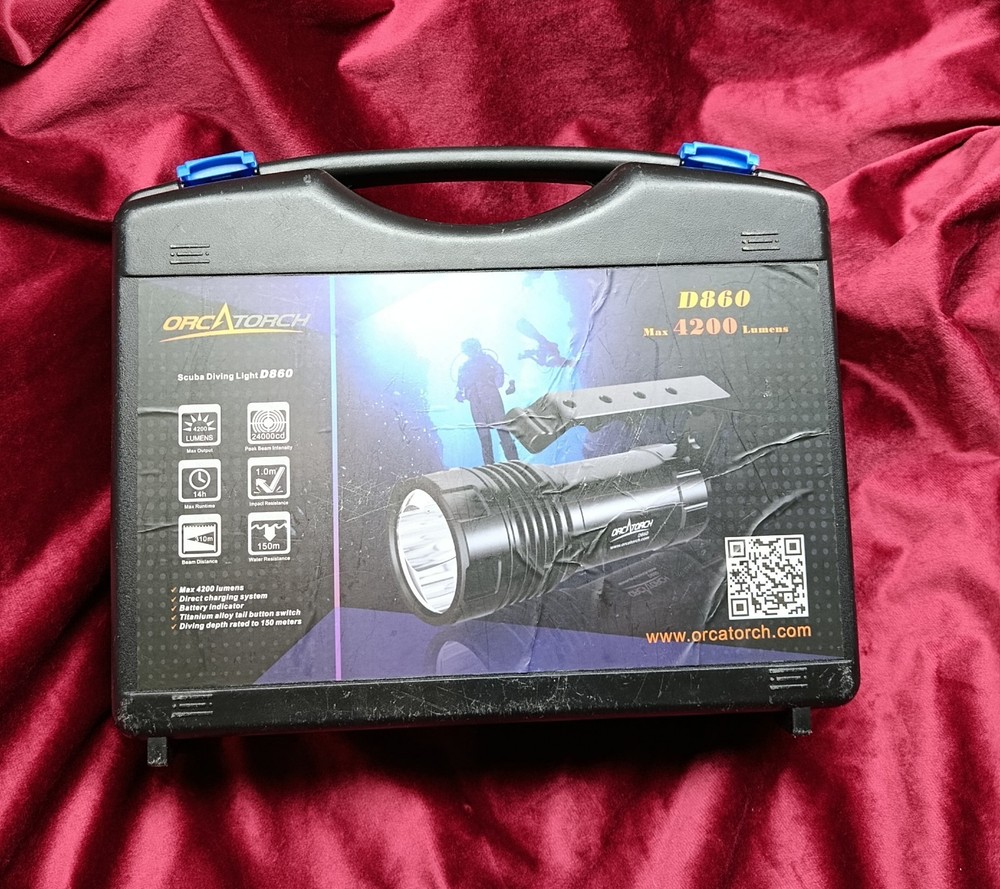 OrcaTorch D860 4200 Lumens Professional dive light Led torch search light