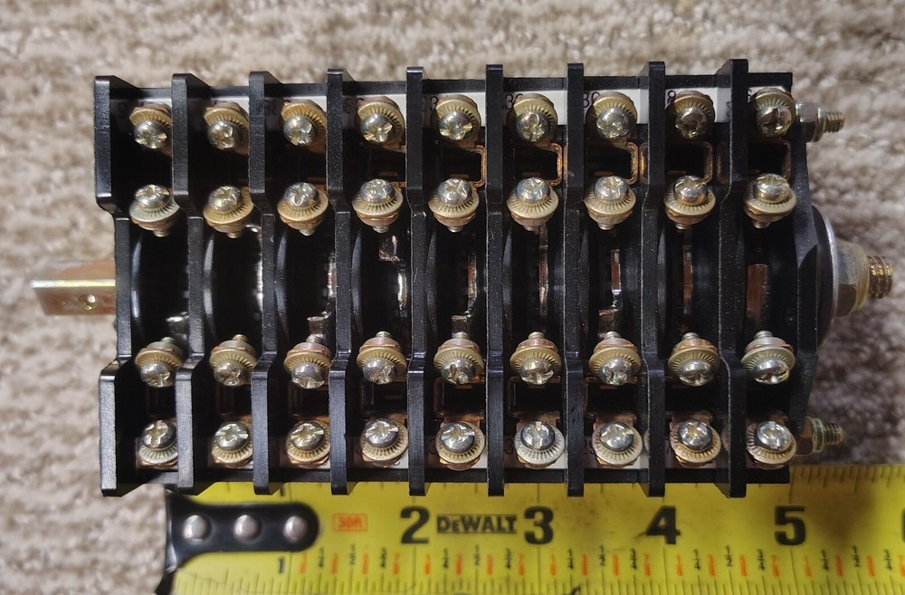 🗽 INDUSTRIAL ELECTRIC AUXILIARY SWITCH