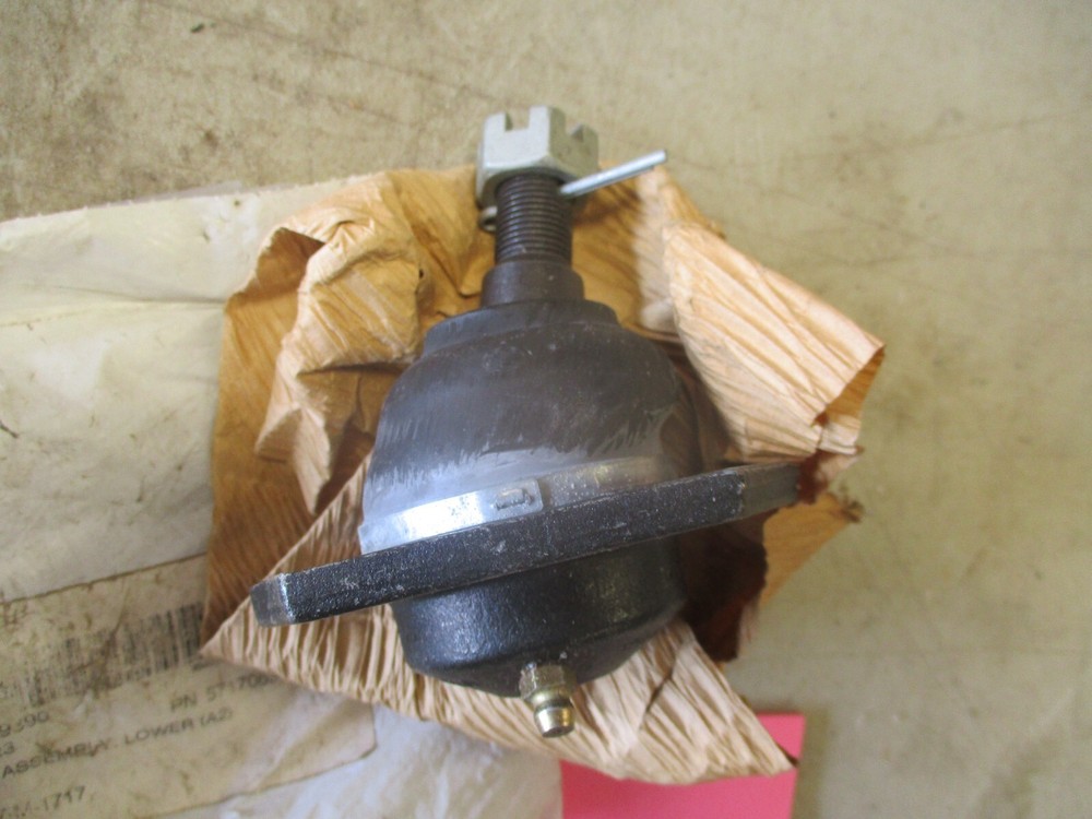 NOS Lower Ball Joint for Control Arm, for HMMWV