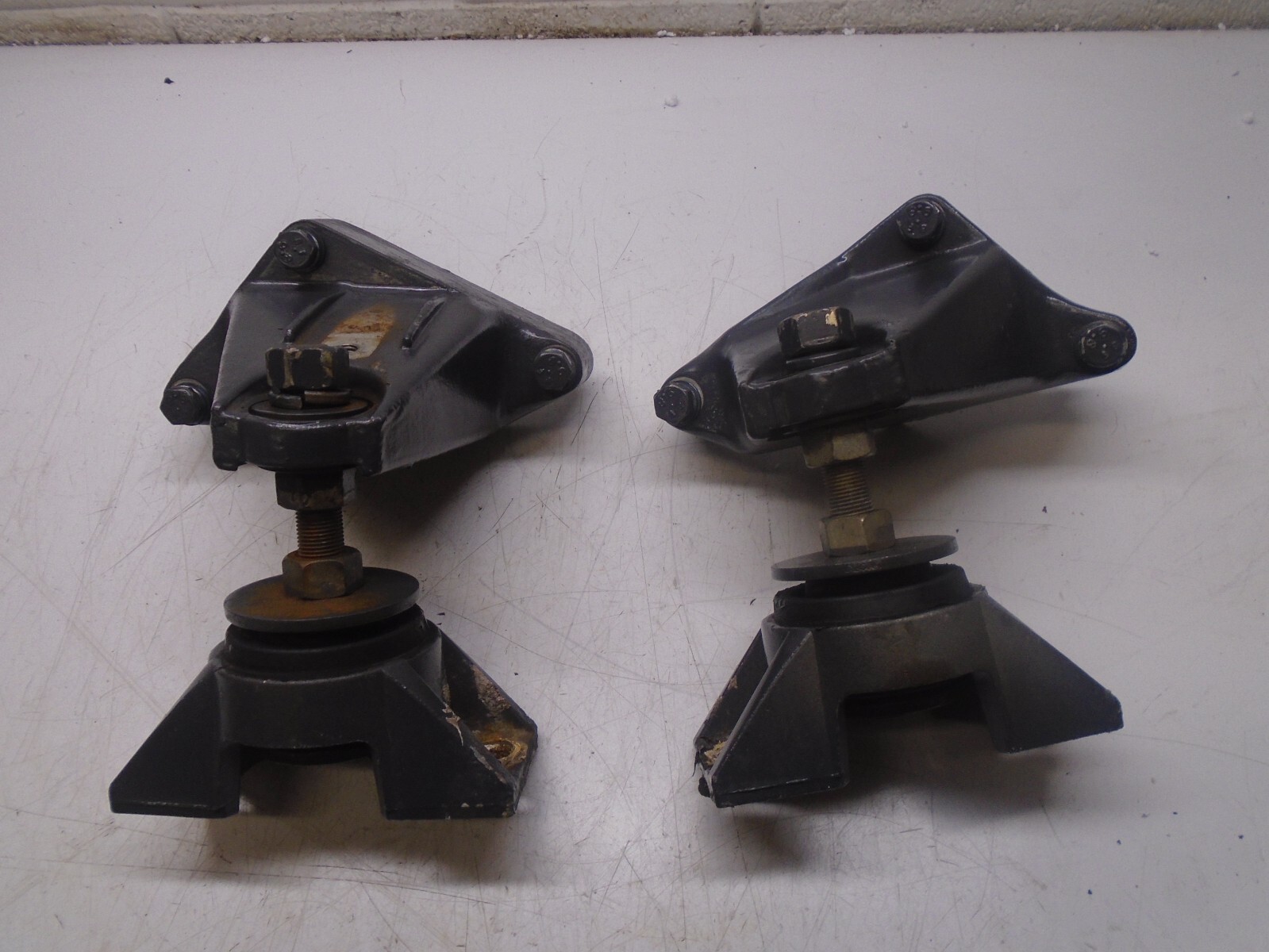 X2 OMC COBRA 2.3 L FORD 4 CYL MOTOR MOUNTS 912482 912483 plus hardware SET