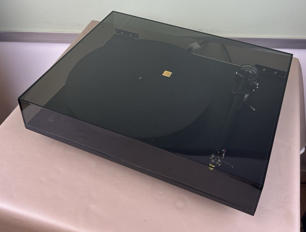 REGA P3 TURNTABLE NICE