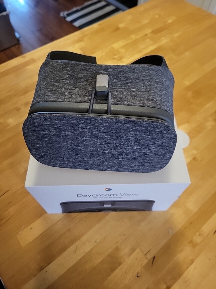 Google Daydream View VR Headset - W/Box but no remote