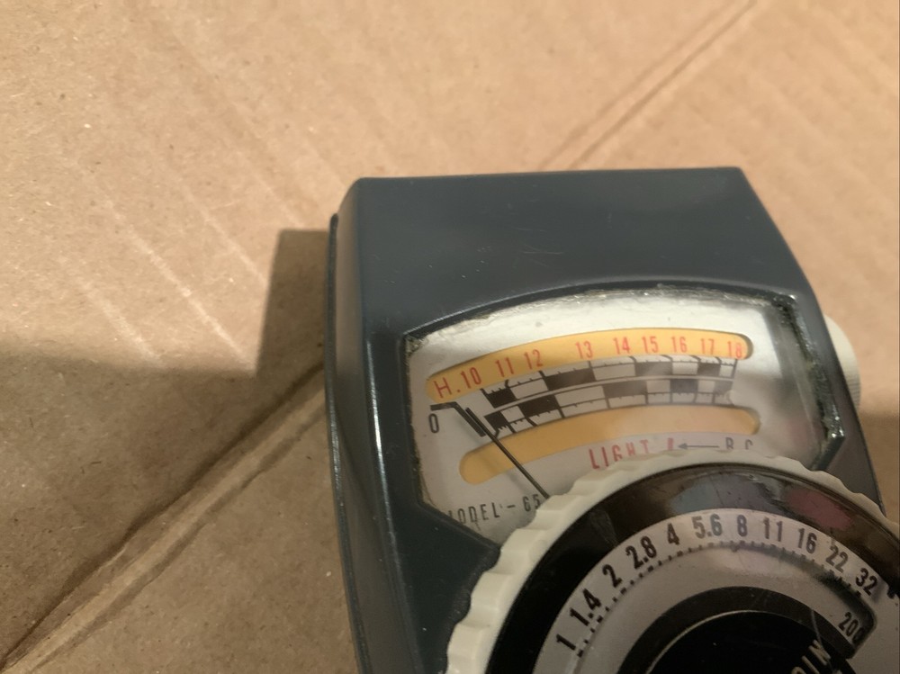 Vintage Sunset Unittic Model 65 - Zero Adjust Exposure Meter