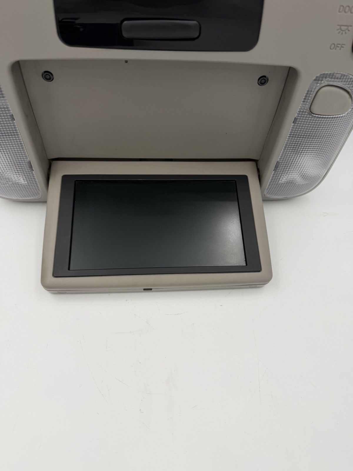 2003 2007 Toyota Sequoia Overhead Console Dome Light Assembly TV DVD Screen