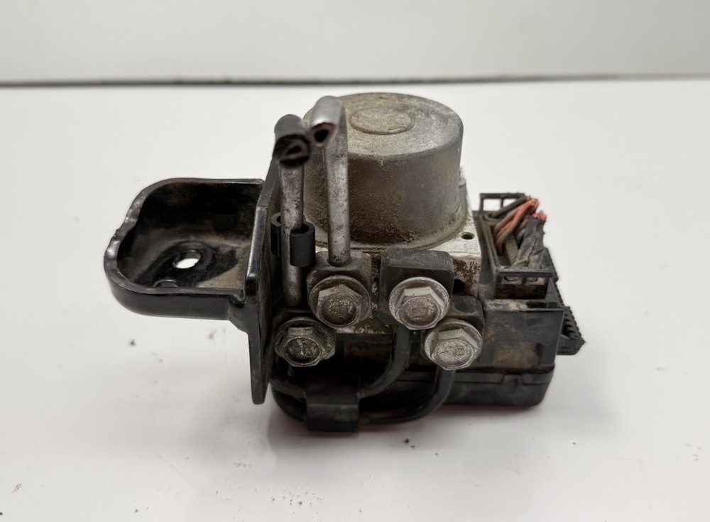 2012-2016 Harley Davidson FLD Switchback Classic ABS PUMP MODULE & MOUNT BRACKET