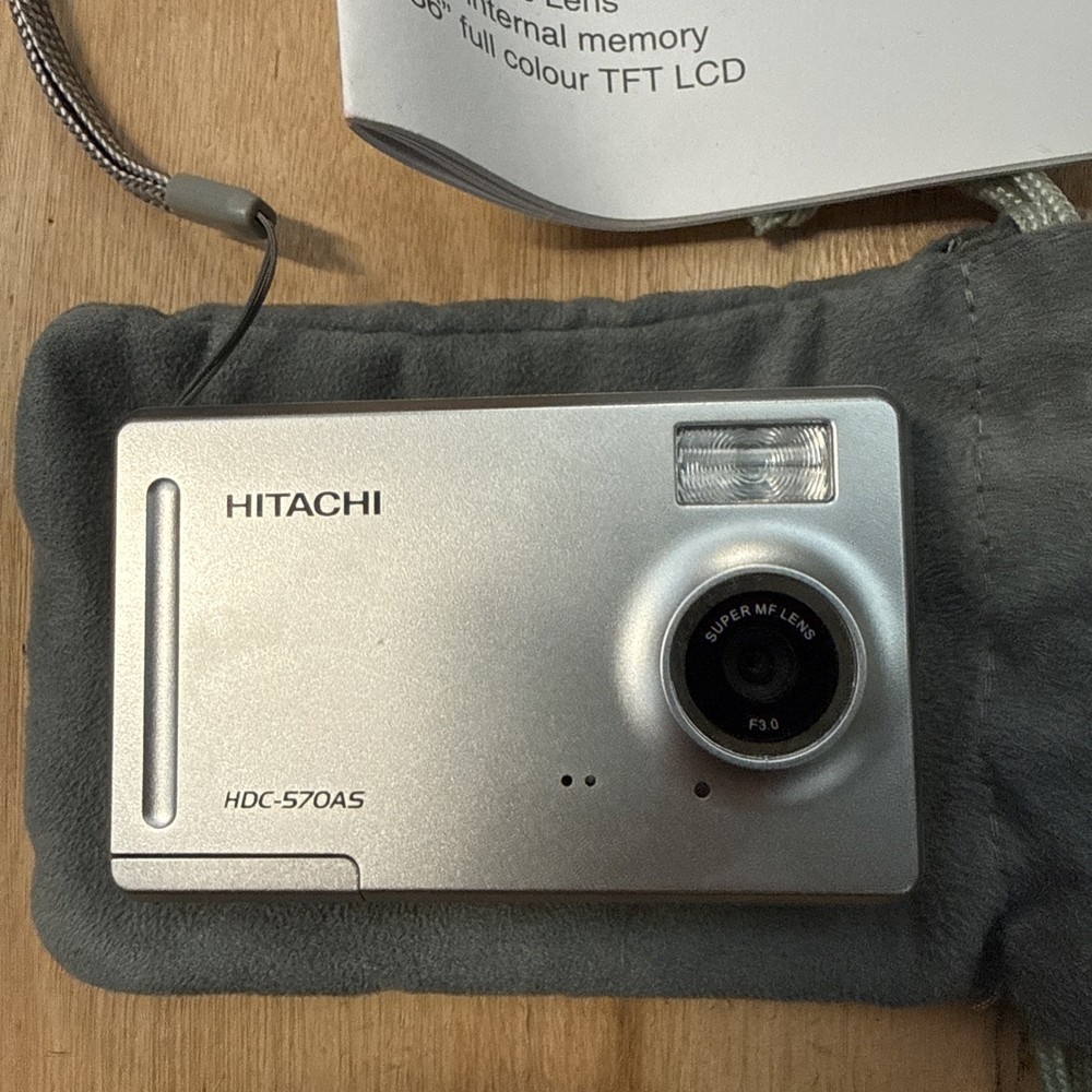 Hitachi HDC-570AS Digital Camera 5MP, Silver Please Read