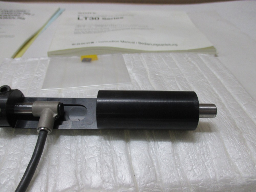 DK802LR RIGHT ANGLE PROBE 2MM STROKE SONY WITH MOUNT USED