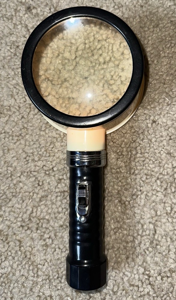 Vintage FLASH MAGNIFIER Lighted Magnifier